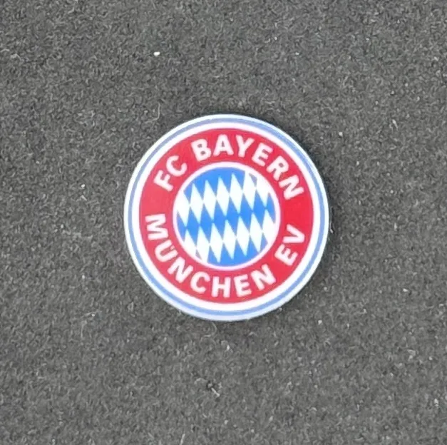 FC Bayern München (Germany) 2x Pin Retro Logos 1.webp
