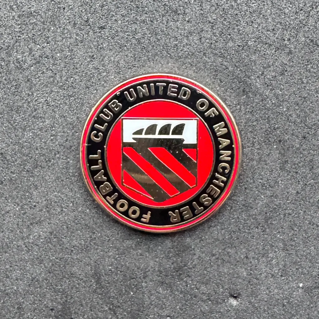 United of Manchester (England) Official Pin Badge Large