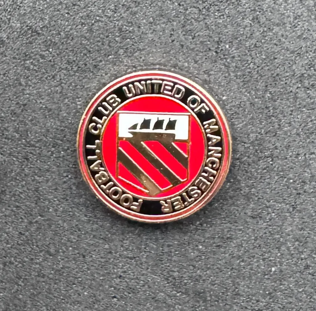 United of Manchester (England) Official Pin Badge Small