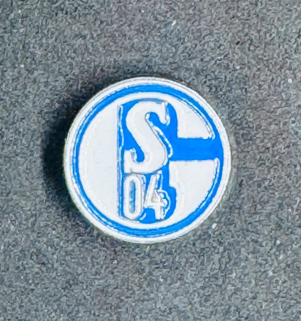 [S0402] Schalke 04 (Germany) Official Pin Badge