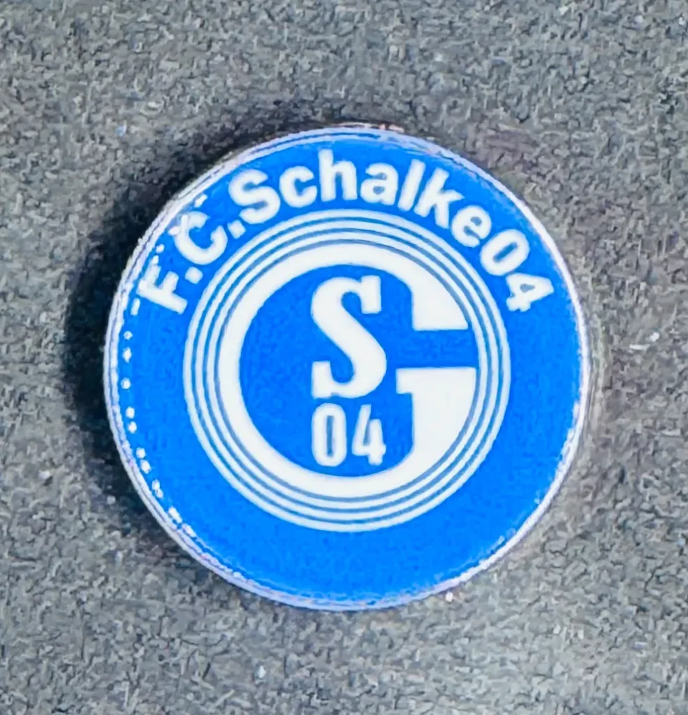Schalke 04 Retro (Germany) Official Pin Badge