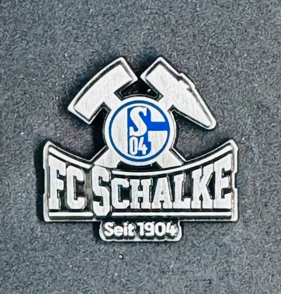 Schalke 04 Seit 1904 (Germany) Official Pin Badge