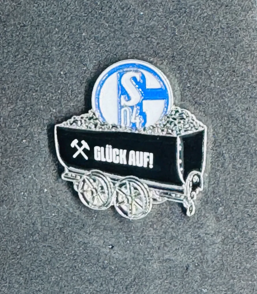 [S0405] Schalke 04 Glück Auf 1904 (Germany) Official Pin Badge