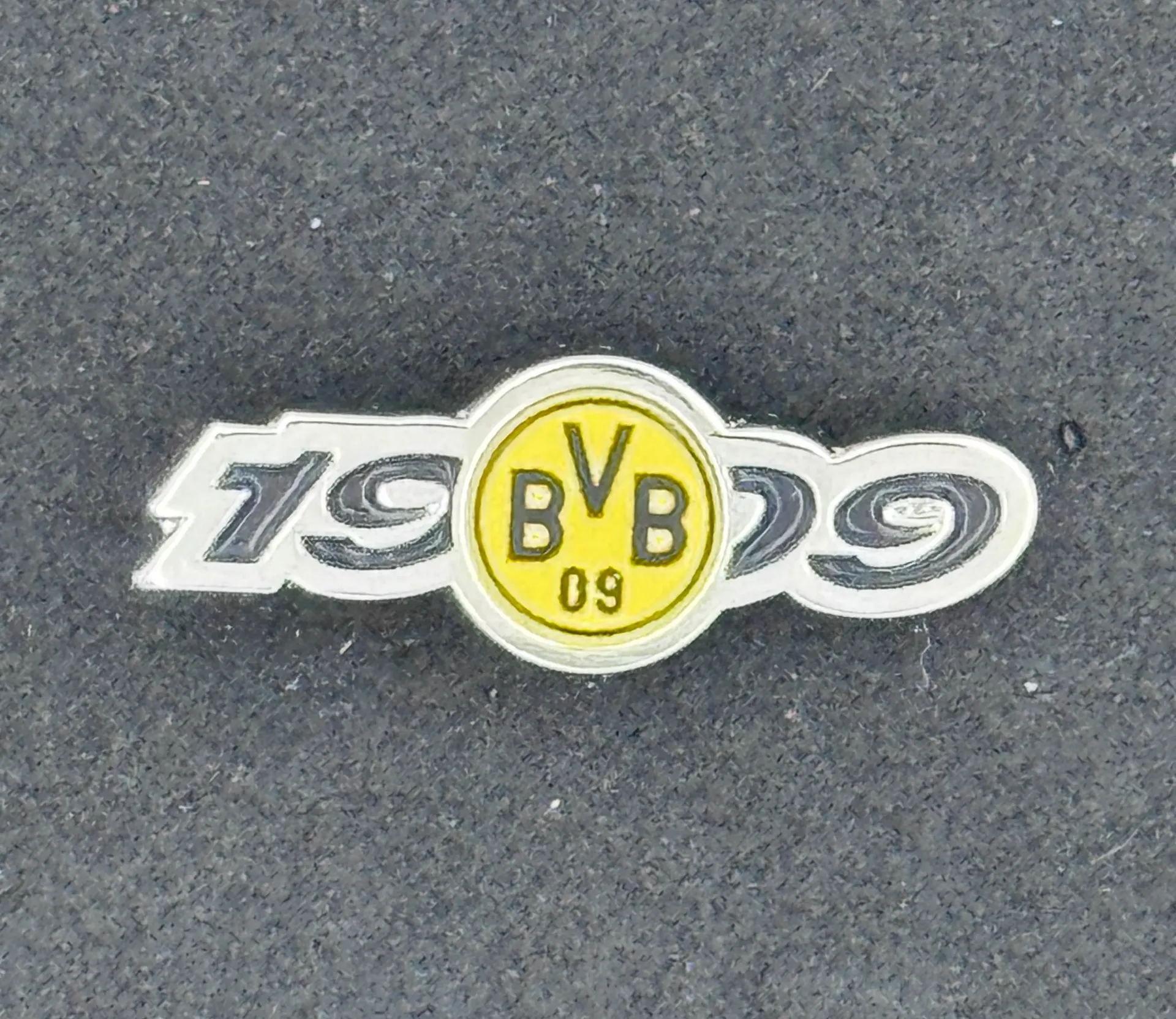 Borussia Dortmund (Germany) Official Pin Badge BVB 1909