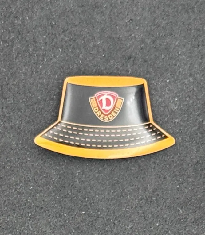 [DD04] Dynamo Dresden (Germany) Fischerhut Official Pin Badge
