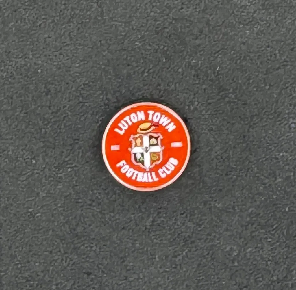 [LTFC01] Luton Town (England) Official Crest Pin Badge